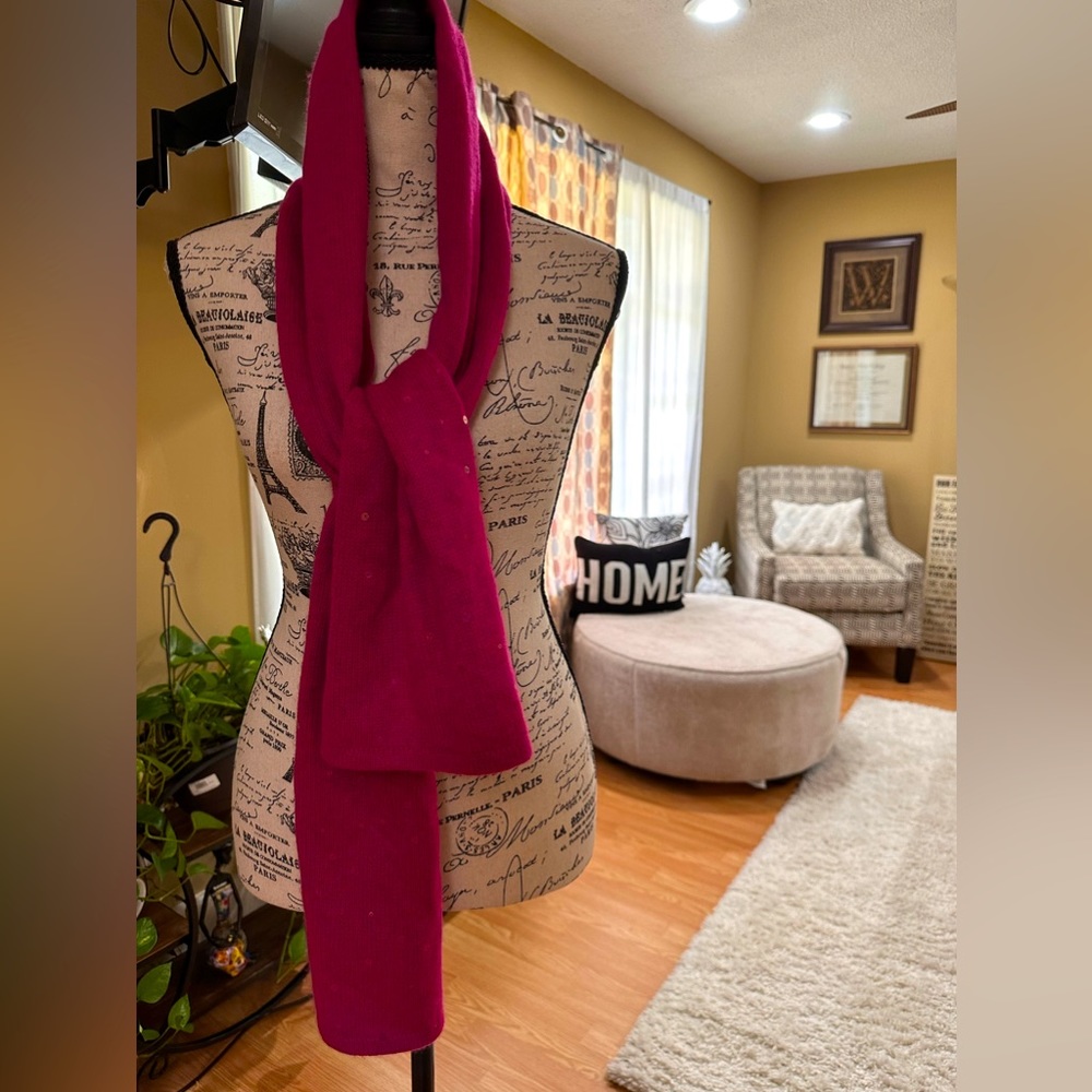 Fraas The Scarf Company beautiful Fuschia 💯 percent cashmere